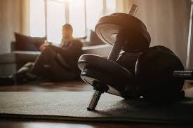 阿斯：巴萨中卫库巴西右脚踝伤势未愈，将无缘出战奥萨苏纳