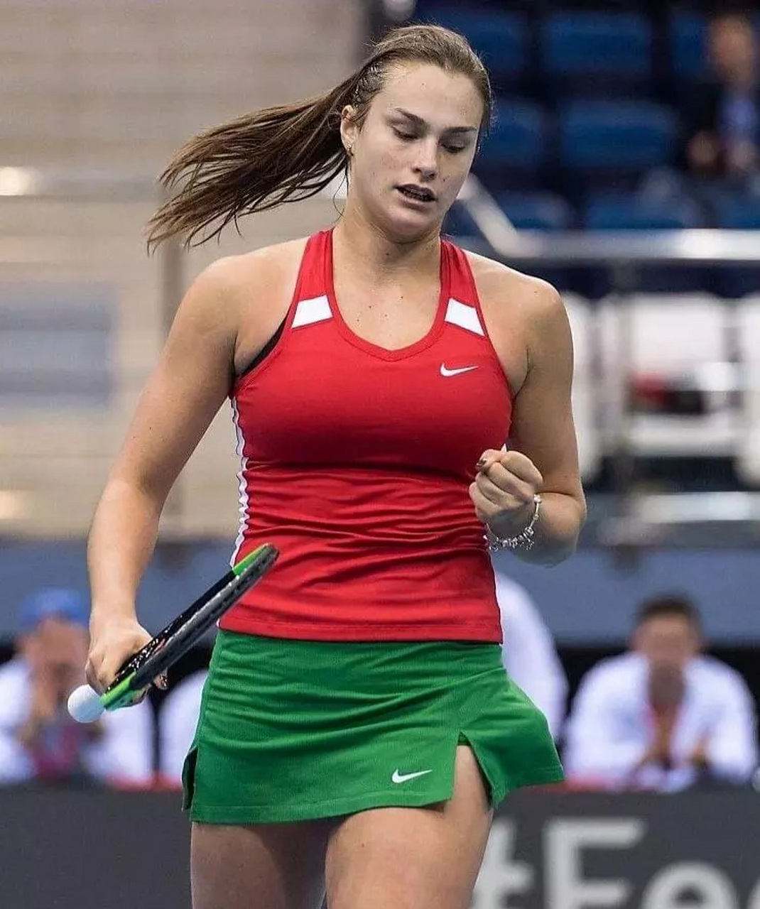 她都发挥得 她都发挥得